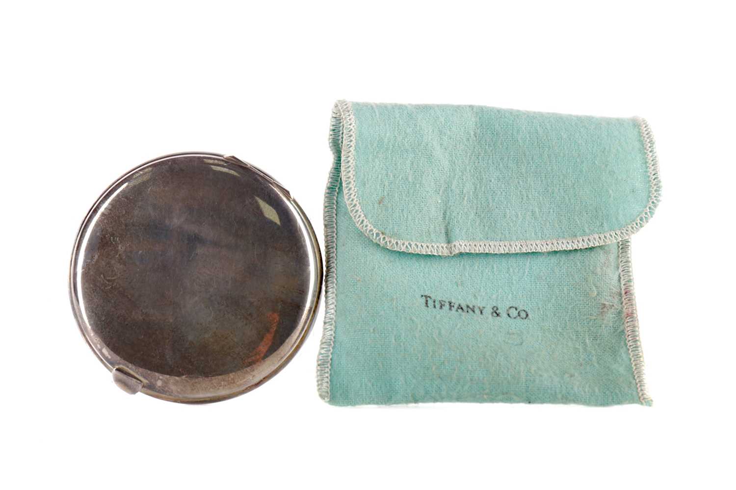 Lot 1709 - A STERLING SILVER CIRCULAR COMPACT BY TIFFANY & CO.