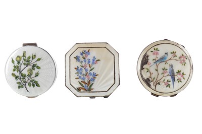 Lot 1724 - AN ENGINE TURNED SILVER AND GUILLOCHE ENAMEL COMPACT AND TWO OTHERS