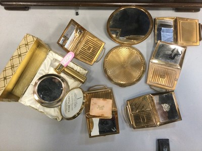 Lot 1726 - A LOT OF MAJESTIC COMPACTS INCLUDING A MAJESTIC MUSICAL SUITCASE COMPACT