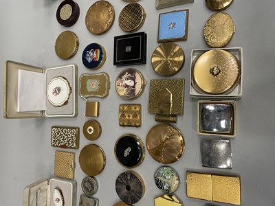 Lot 1737 - A COLLECTION OF YARDLEY AND OTHER BRITISH MADE COMPACTS