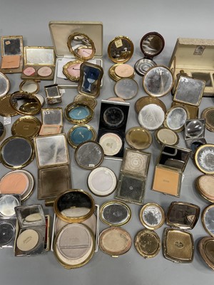 Lot 1737 - A COLLECTION OF YARDLEY AND OTHER BRITISH MADE COMPACTS