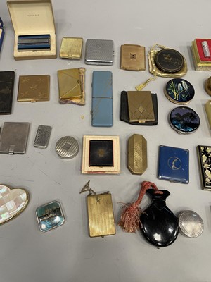 Lot 1742 - A COLLECTION OF FRENCH, SWISS AND OTHER COMPACTS