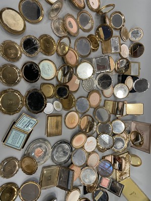 Lot 1743 - A COLLECTION OF STRATTON COMPACTS