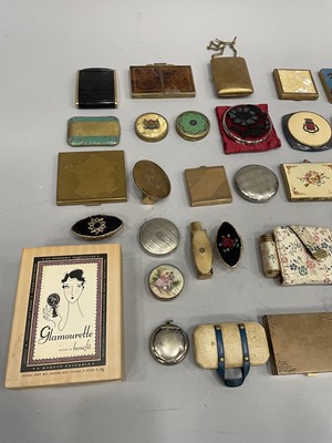 Lot 1747 - A COLLECTION OF COMPACTS