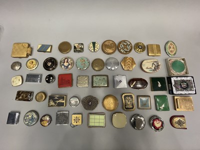 Lot 1748 - A COLLECTION OF COMPACTS