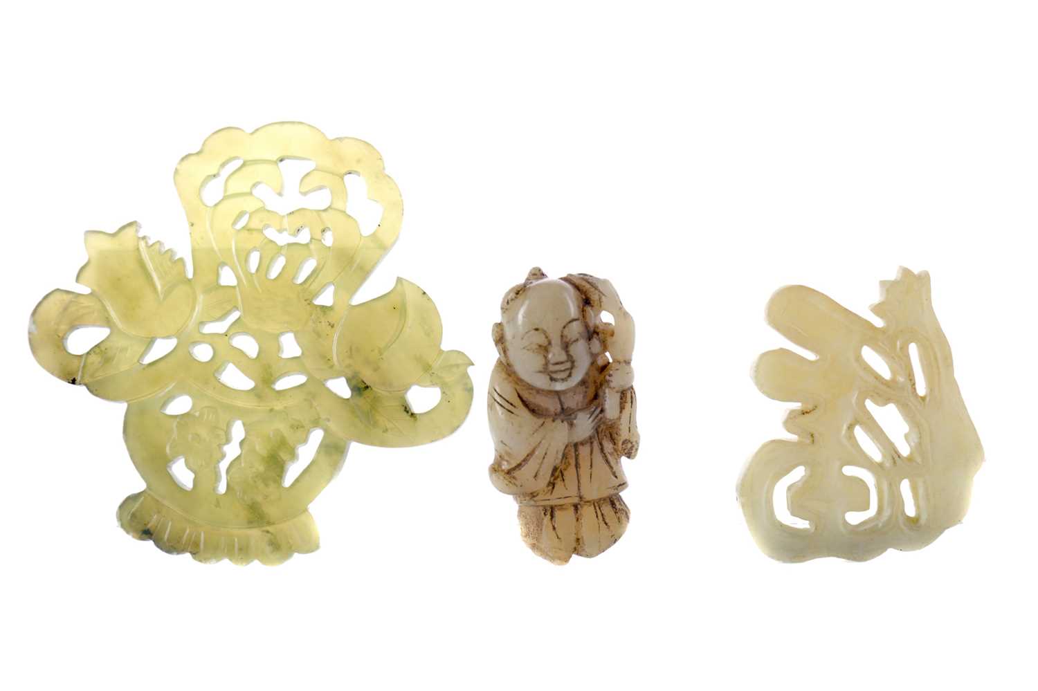 Lot 847 - A LOT OF TWO CHINESE HARDSTONE ARCHAIC STYLE AMULETS AND A CARVING