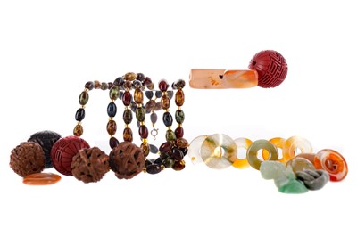 Lot 849 - A COLOURED HARDSTONE NECKLACE, HARDSTONE BEADS AND OTHER ITEMS