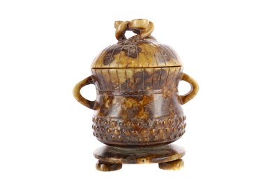Lot 857 - A 20TH CENTURY CHINESE JADE LIDDED VESSEL