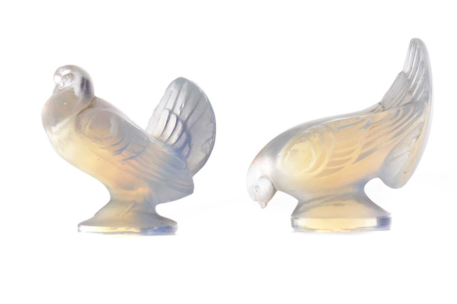 Lot 1116 - A LOT OF TWO SMALL SABINO GLASS DOVES
