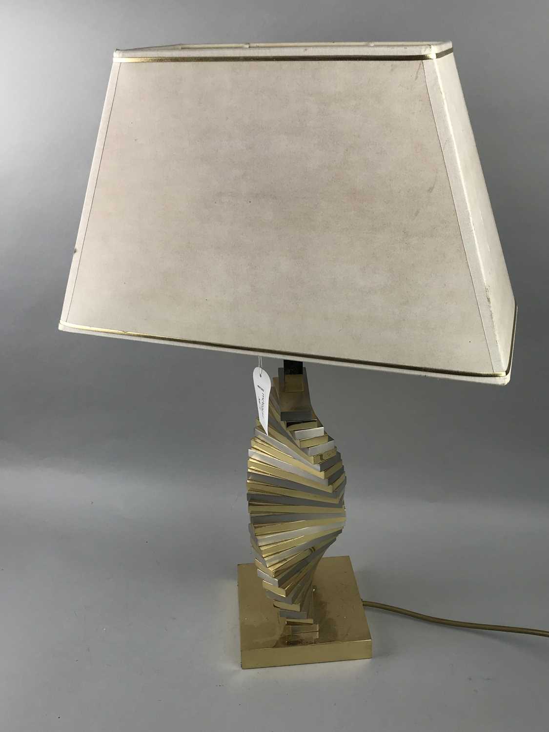 Lot 39 - A LOT OF FIVE TABLE LAMPS