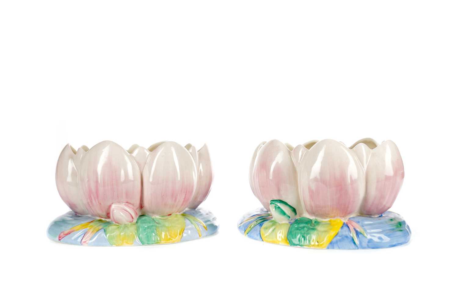 Lot 1015 - A PAIR OF CLARICE CLIFF BOWLS