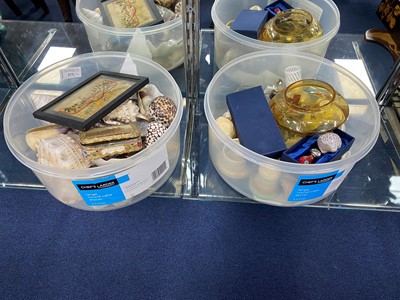 Lot 273 - A LOT OF DECORATIVE SHELLS AND OTHER OBJECTS