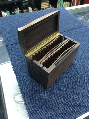 Lot 278 - A 1920'S ROSEWOOD CIGARETTE BOX, TWO SILVER VESTA CASES AND OTHER ITEMS