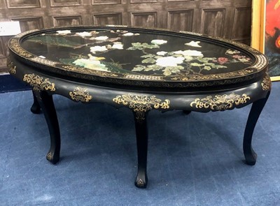 Lot 282 - A 20TH CENTURY OVAL COFFEE TABLE