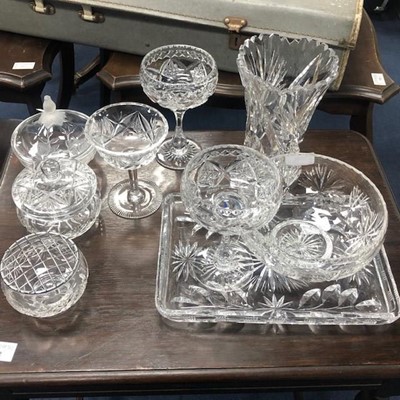 Lot 299 - A LOT OF CRYSTAL INCLUDING A VASE, TRAY AND PRESERVE DISHES