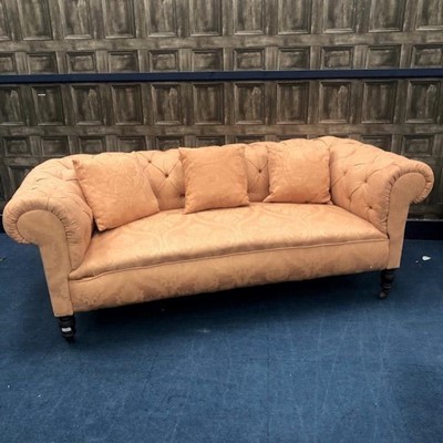 Lot 283 - AN UPHOLSTERED CHESTERFIELD SETTEE