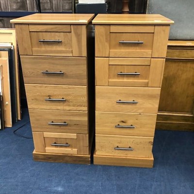Lot 116 - A LOT OF TWO MODERN OAK CHEST OF DRAWERS