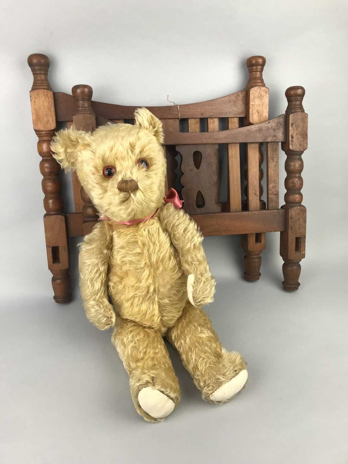 Lot 122 - A VINTAGE DOLL COT, TEDDY BEAR AND OTHER TOYS
