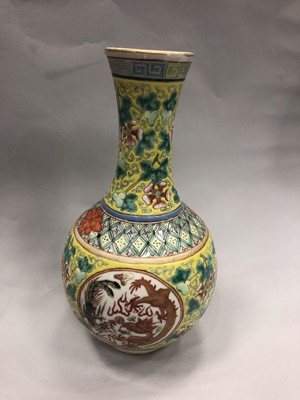 Lot 722 - A 19TH CENTURY CHINESE FAMILLE JAUNE