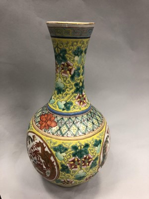 Lot 722 - A 19TH CENTURY CHINESE FAMILLE JAUNE