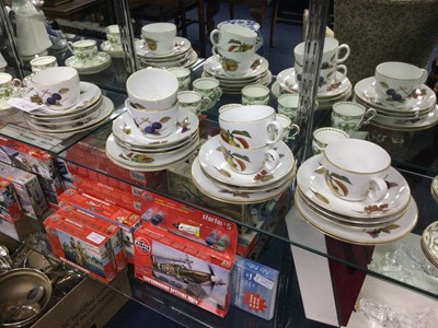 Lot 341 - A ROYAL WORCESTER 'EVESHAM' PART TEA SERVICE AND ANOTHER