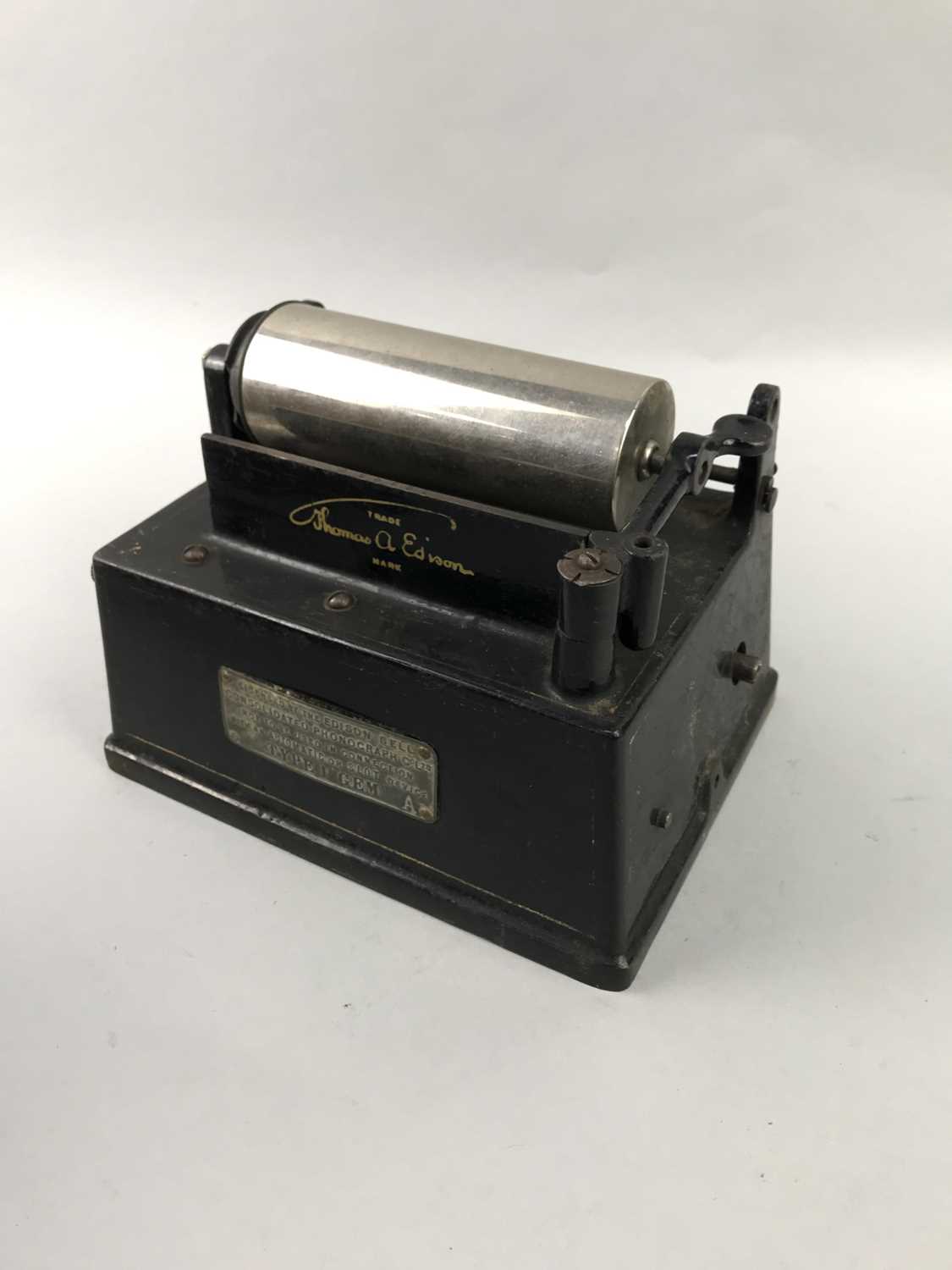 Lot 322 - A PHONOGRAPH