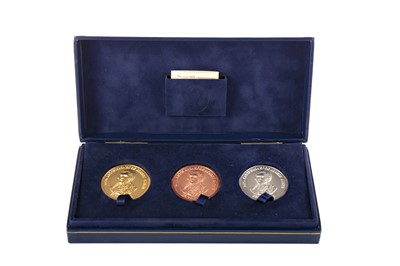 Lot 1309 - A GROUP OF ROBERT BURNS AND OTHER SCOTTISH MEDALS AND MEDALLIONS