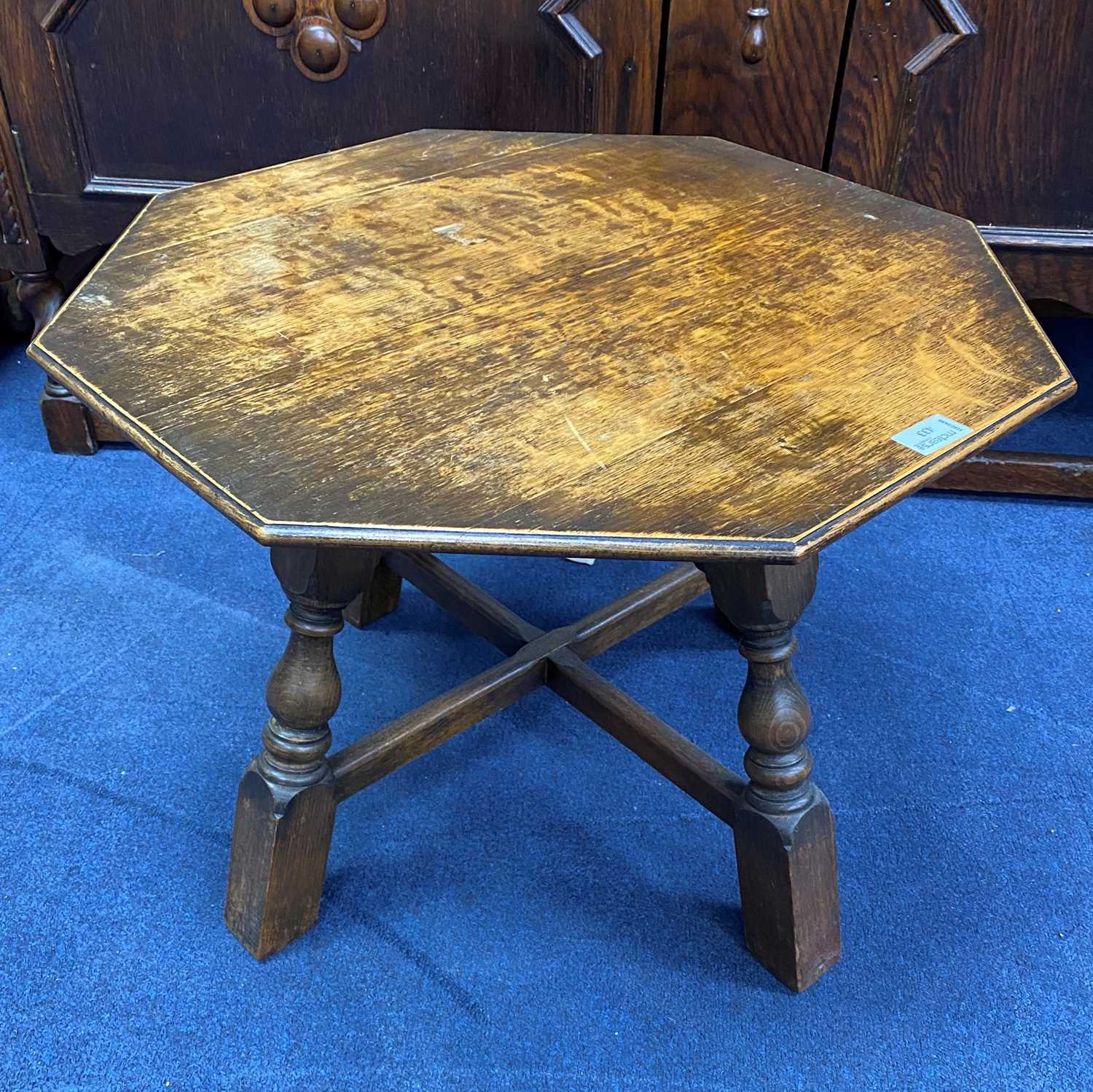 Lot 433 - AN EDWARDIAN OAK OCATGONAL OCCASIONAL TABLE