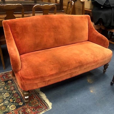 Lot 449 - A MAHOGANY TWO SEAT SETTEE