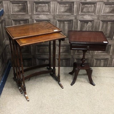 Lot 458 - A MAHOGANY REPRODUCTION OCCASIONAL TABLE AND A NEST OF TWO TABLES