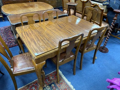 Lot 468 - A MAHOGANY DINING TABLE AND CHAIRS
