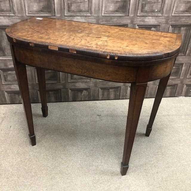 Lot 1657 - A REGENCY MAHOGANY AND ROSEWOOD TURNOVER CARD TABLE