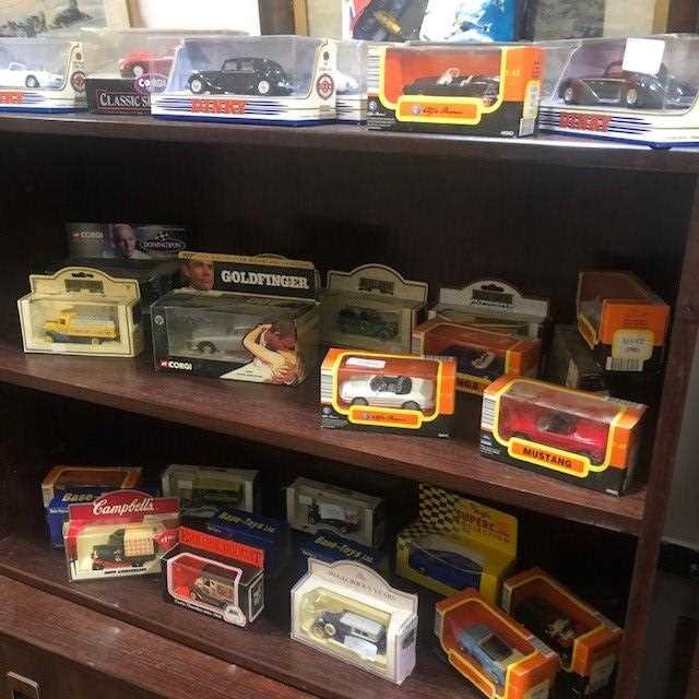 Lot 200 - A LOT OF MODEL VEHICLES IN ORIGINAL BOXES