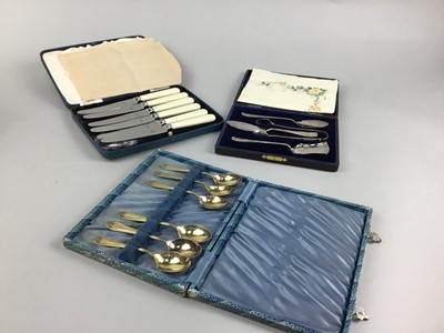 Lot 117 - A LOT OF CASED AND LOOSE SILVER PLATED WARE