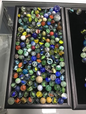 Lot 114 - A LOT OF VINTAGE MARBLES