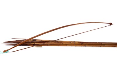 Lot 1334 - A 20TH CENTURY DANI TRIBAL BOW AND ARROWS
