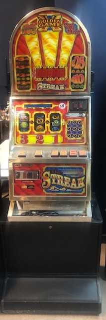 Lot 40 - A CASINO MODEL, DOME TOPPED 'THE STREAK' £25 JACKPOT FRUIT MACHINE