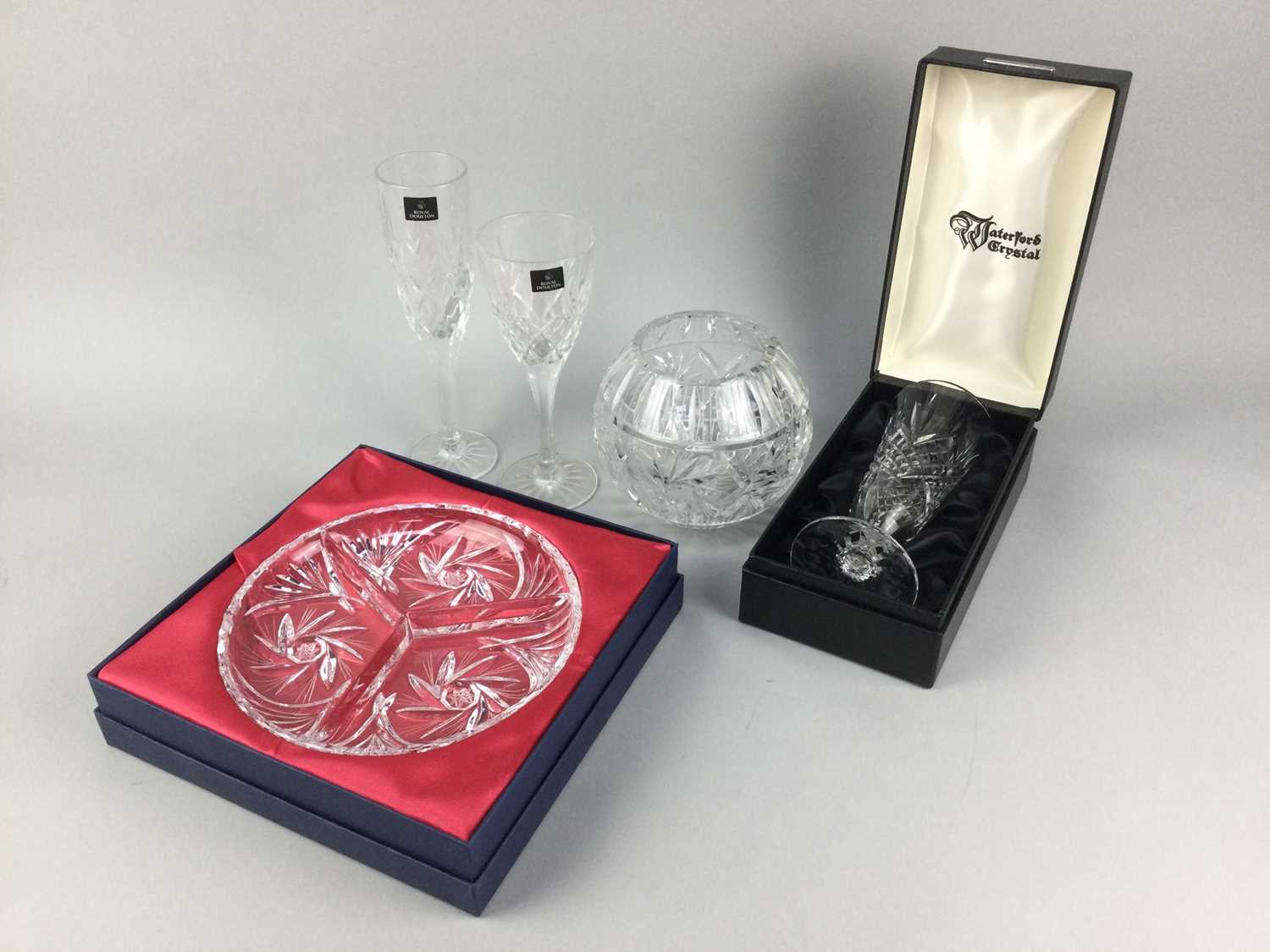 Lot 98 - A COLLECTION OF BOXED AND LOOSE CRYSTAL