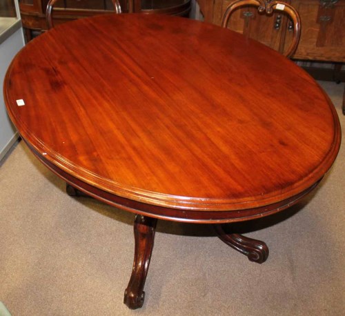 Lot 1074 - VICTORIAN MAHOGANY OVAL BREAKFAST TABLE on...
