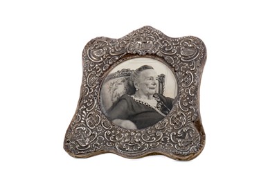 Lot 314 - A GEORGE VI SILVER PICTURE FRAME