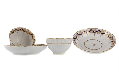 Lot 361 - A PAIR OF LATE 18TH CENTURY TEA BOWLS AND SAUCERS