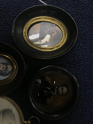 Lot 337 - A COLLECTION OF SEVEN LATE 19TH TO EARLY 20TH PICTURE FRAMES