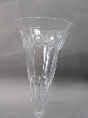 Lot 392 - A PAIR OF 20TH CENTURY CHAMPAGNE FLUTES BY WILLIAM YEOWARD