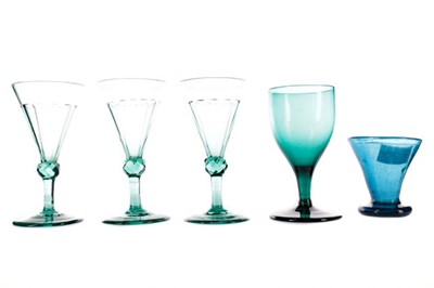 Lot 427 - A SET OF THREE EARLY 19TH CENTURY COLOURED WINE GLASSES, ALONG WITH EIGHT OTHER COLOURED GLASSES