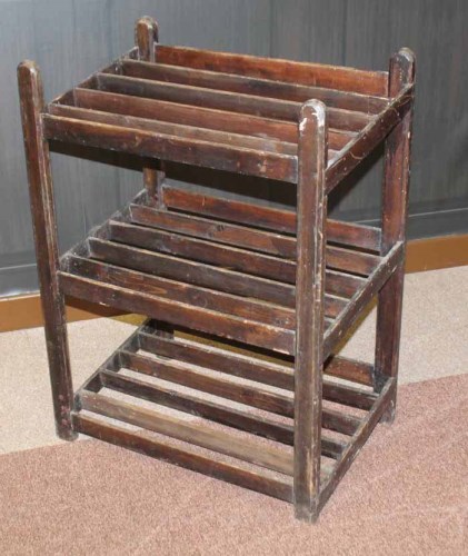 Lot 1081 - RUSTIC THREE TIER APPLE RACK with sloping