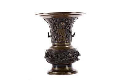 Lot 347 - AN EARLY 20TH CENTURY CHINESE BRONZE VASE