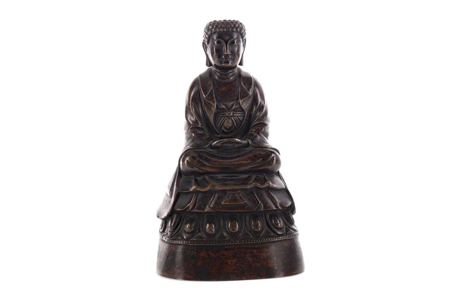 Lot 329 - AN EARLY 20TH CENTURY CHINESE BRONZE FIGURE OF A BUDDHA