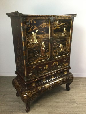 Lot 753 - A JAPANESE LACQUERED AND SHIBAYAMA CABINET ON STAND