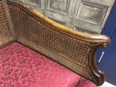 Lot 1352 - AN EARLY 20TH CENTURY MAHOGANY BERGÈRE SUITE
