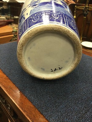 Lot 804 - A JAPANESE BLUE AND WHITE VASE